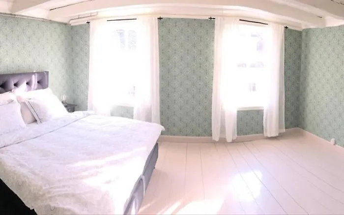 Den Gule Krambua - Gamle - Main Street Old Town Lærdalsøyri